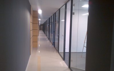 POLANOWO – zakończyliśmy montaż ścianek całoszklanych EI30 w części biurowej hali produkcyjnej